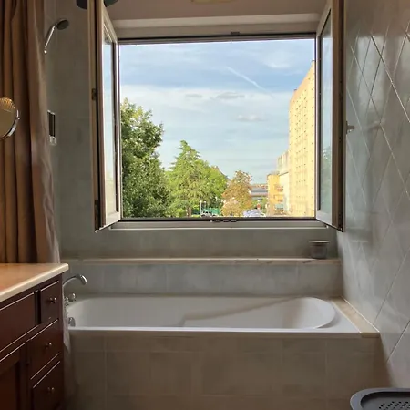 公寓 Le Rubens With Balcony 泰昂维